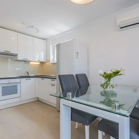 Velike Stine City Apartment *